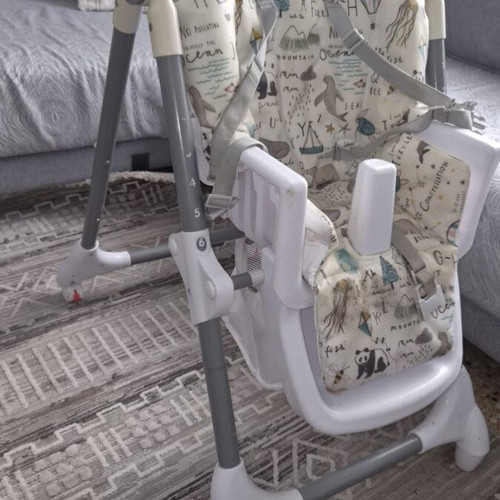 Mamas and Papas Snax highchair used with adjustable levels and foldable design