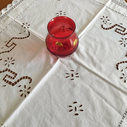 Handmade Richelieu Tablecloth Vintage 1960 like new, 65x70 cm