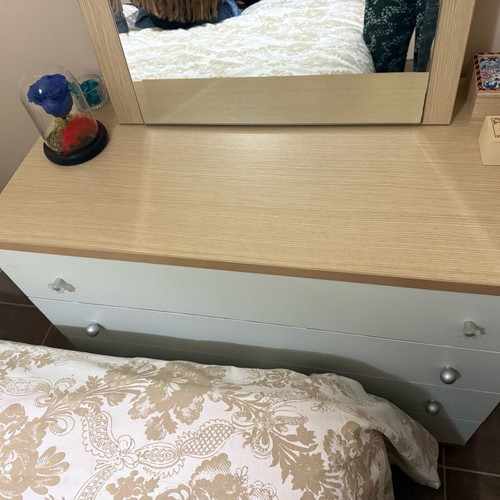 Girls' children's room like new with bed, nightstand, dresser and wall shelf
