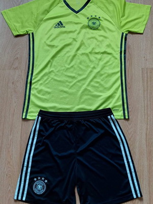 Ποδοσφαιρική εμφάνιση Γερμανίας Adidas σαν καινούργια, μπλούζα Μ και σορτς S