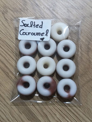 Wax melts from rapeseed plant wax with salted caramel scent