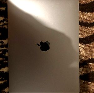 Πωλείται MacBook σε πολύ καλη κατάσταση