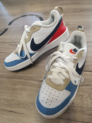 Nike sneakers used, size 36.5, white