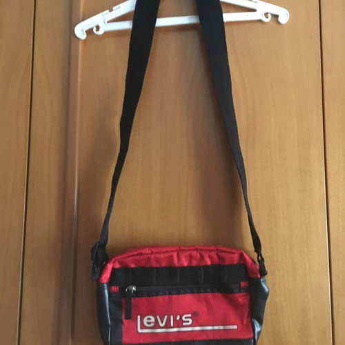 Levi’s vintage shoulder bag like new, black and red