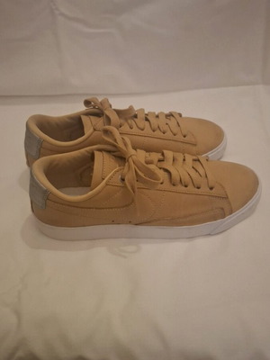 Nike women's leather sneakers No 38 like new, beige