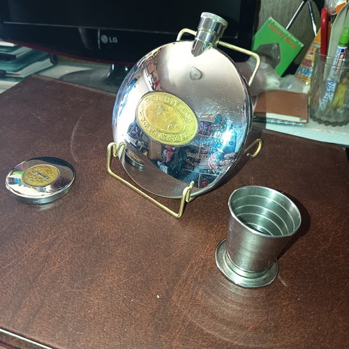 The Dalvey Flask luxury with built-in glass, like new