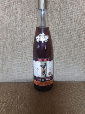 Minos white dry wine new vintage 1932 from Crete