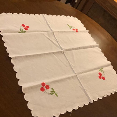 Set of 3 cherry embroidered table linens 0.65x0.70 m