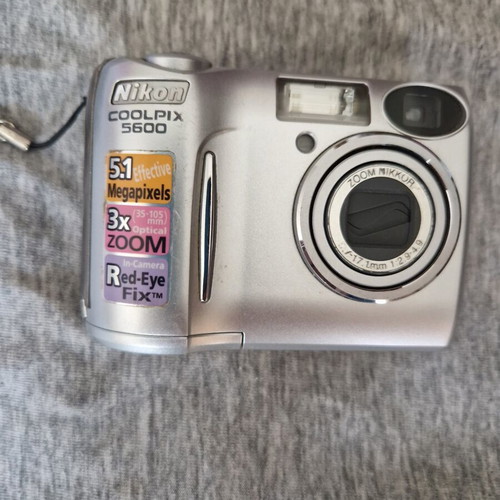 Nikon 5600 camera like new, AAA battery powered, fully functional