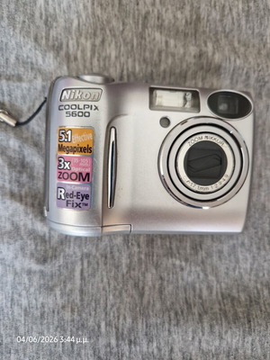 Nikon 5600 camera like new, AAA battery powered, fully functional