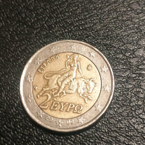 Νομίσματα Ελλάδας μεταχειρισμένα του 2002 και 2025 με απεικόνιση αρπαγής της Ευρώπης