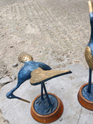 Decorative birds like new, wood base and metal