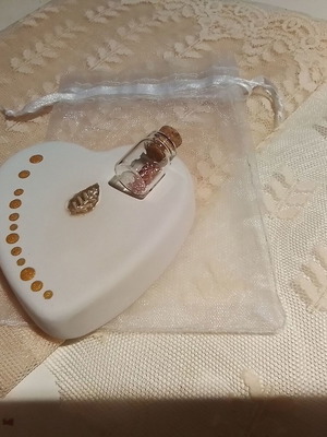 Wedding favors gypsum hearts with organza pouch and glass bottles