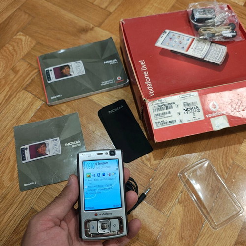 Nokia N95 used with crack and loose cover