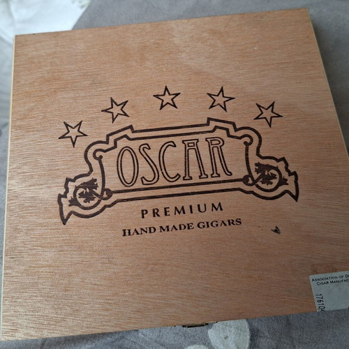 Wooden cigar box like new