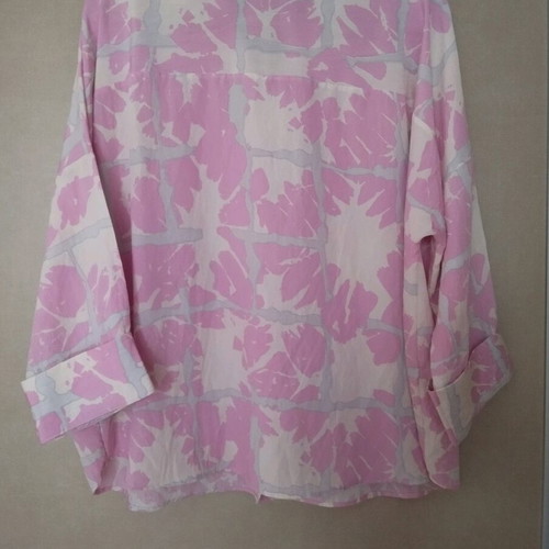 Women's shirt in relaxed fit, like new, size M