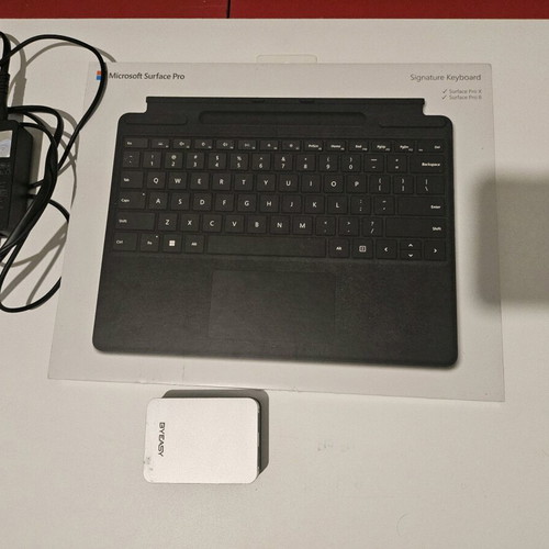 Surface Pro 8 i7 16GB 256GB like new with keyboard, mouse, dock and case
