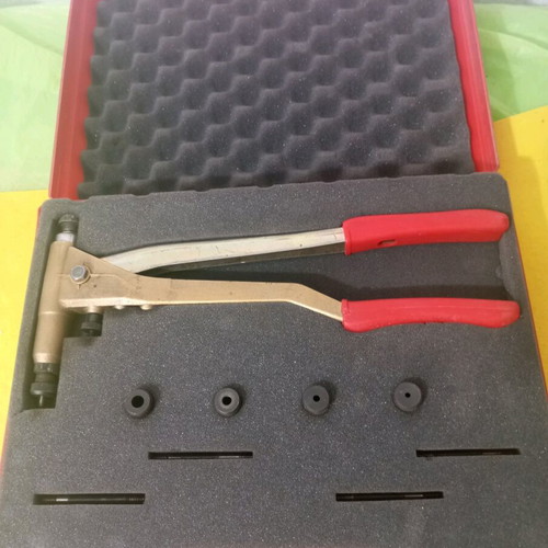 Rivet tool new, intact