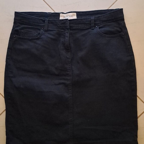 Black denim pencil skirt like new, one size