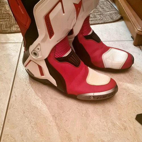 Dainese Torque 3 Lava Red boots like new, size 42