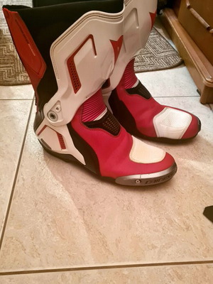 Dainese Torque 3 Lava Red boots like new, size 42