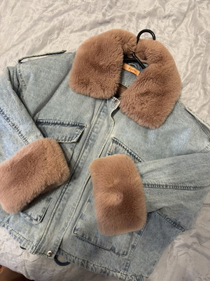 Denim oversized winter jacket like new, removable fur cuffs