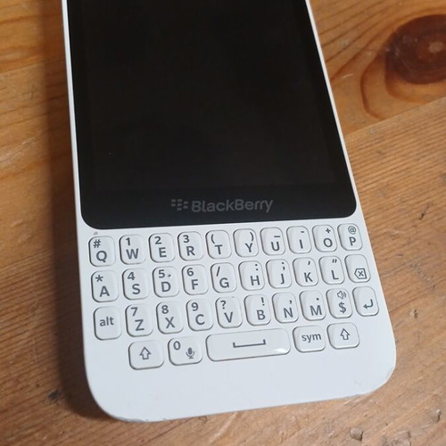 Blackberry SQR100-1 white used with minor damage