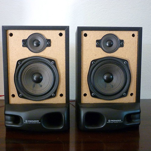 Pioneer 30W 8Ω speakers used in very good condition