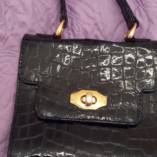 Small crossbody bag like new, shiny leather, blue black