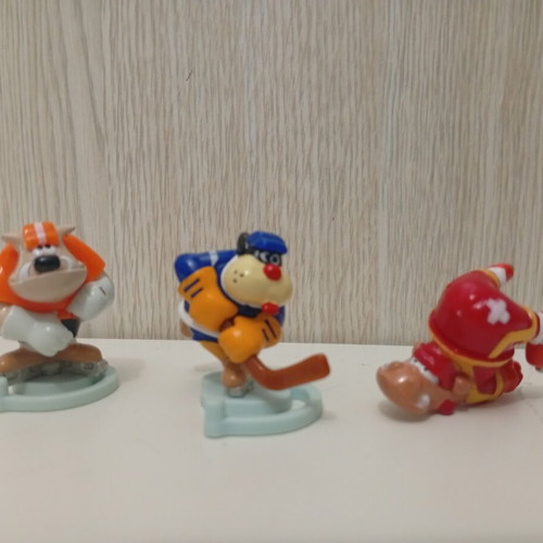 Kinder Joy Surprise Funny Ice Hockey Players figures used, set