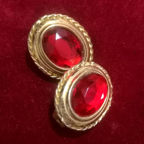 Vintage clips earrings Faux bijoux with red stone and gold details used