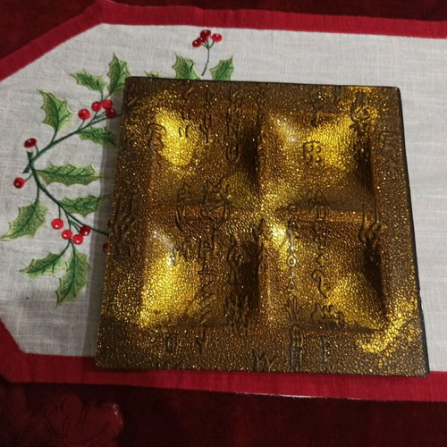 Christmas platter like new in gold and earth tones