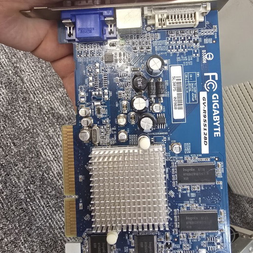 Ati Radeon 9550 128MB graphics card used, Gigabyte GV-R955128D