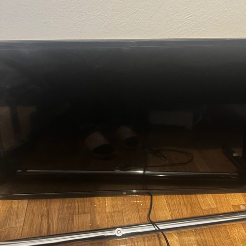 Turbo x 28 inch TV used with stand