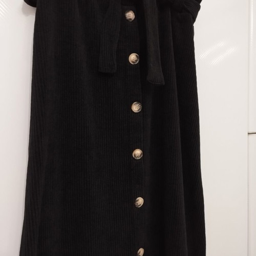 Corduroy skirt like new with buttons and belt, black, size L