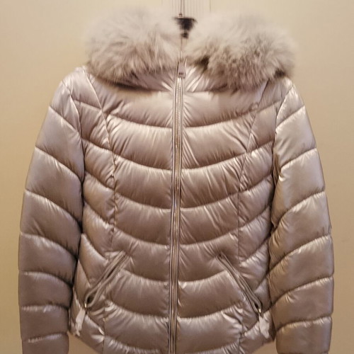 Puffer jacket medium size, like new, silver color