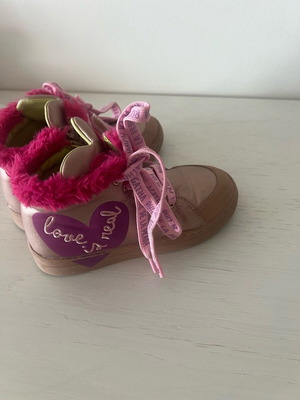 Agatha Ruiz De La Prada booties like new size 29 beige for girls