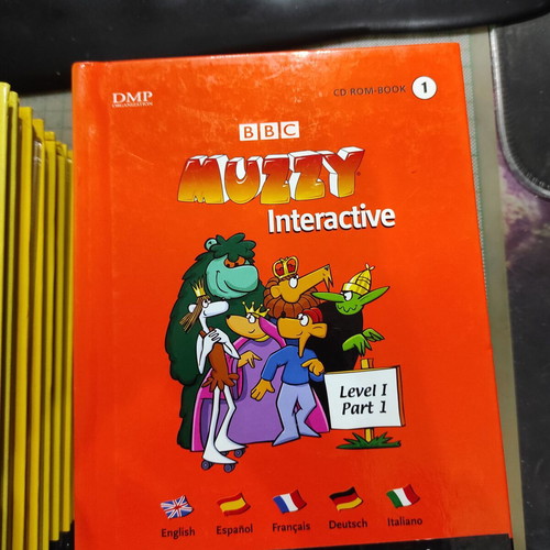 Language learning books for 5 foreign languages like new, 15 volumes with DVD