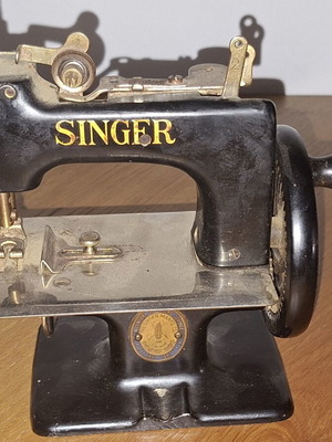 Singer commemorative children's sewing machine for 200 years