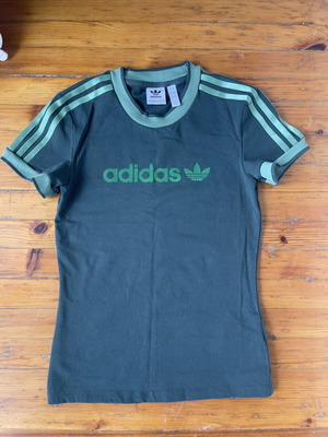Top Adidas σαν καινούργιο, σε στενή γραμμή, πράσινο, μέγεθος S