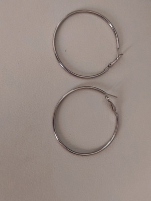 Ασημένιοι κρίκοι μεσαίοι καινούργιοι, διάμετρος 6 εκατοστά