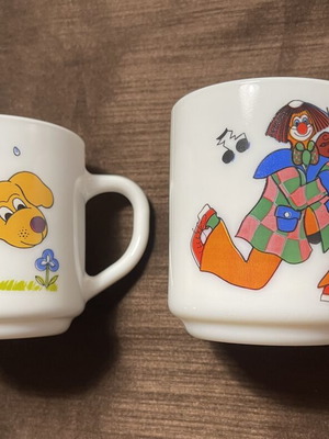 Vintage Arcopal France children's mugs set of 2 like new