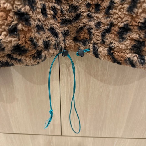 Leopard fleece used, warm and soft with pockets and zipper
