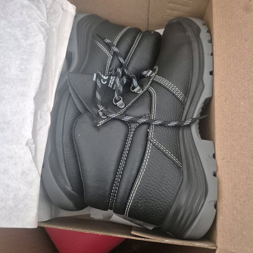 Work shoes with steel toe new, size 42
