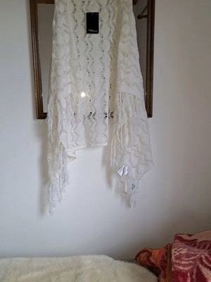 Sleeveless women's vest new with fringes white size M