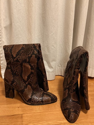Zara animal print boots like new with stable thick heel, size 39, brown