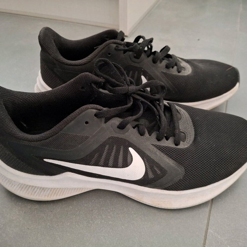 Nike athletic shoes size 40 like new, black