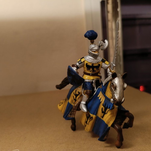 Knight and horse set like new, 10 cm