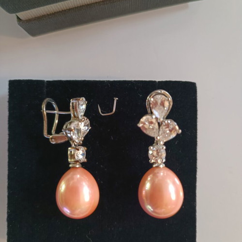 Ozzi drop earrings with pink salmon pearl like new