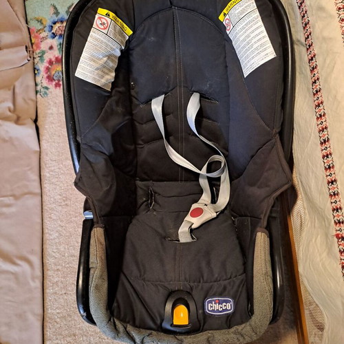 Car seat with 5-point safety belt, like new, newborn to 13 kg